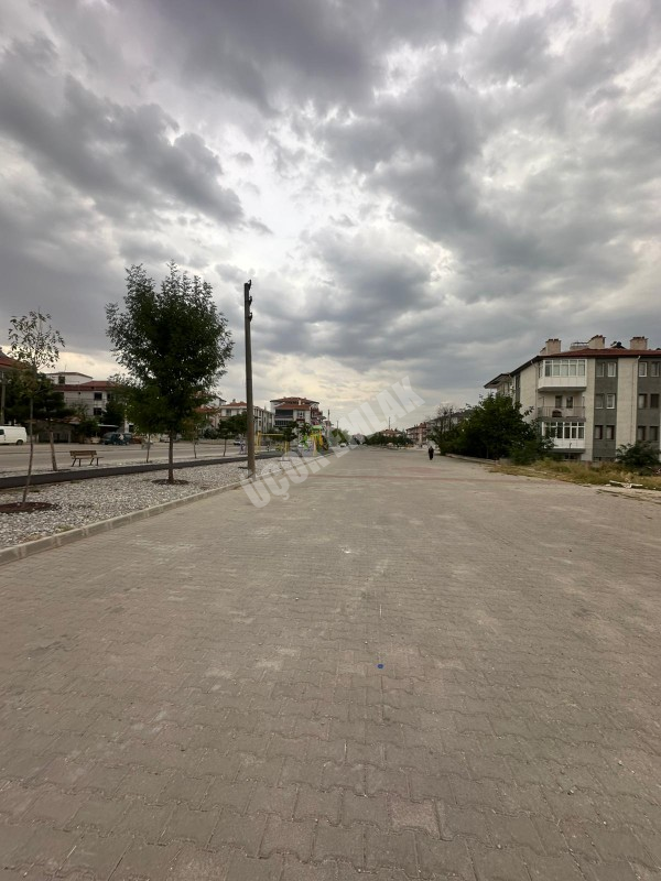 AFYON ÜÇOK EMLAKTAN MAREŞAL F ÇAKMAK MAH KİRALIK 3+1 SIFIR AYARINDA DAİRE