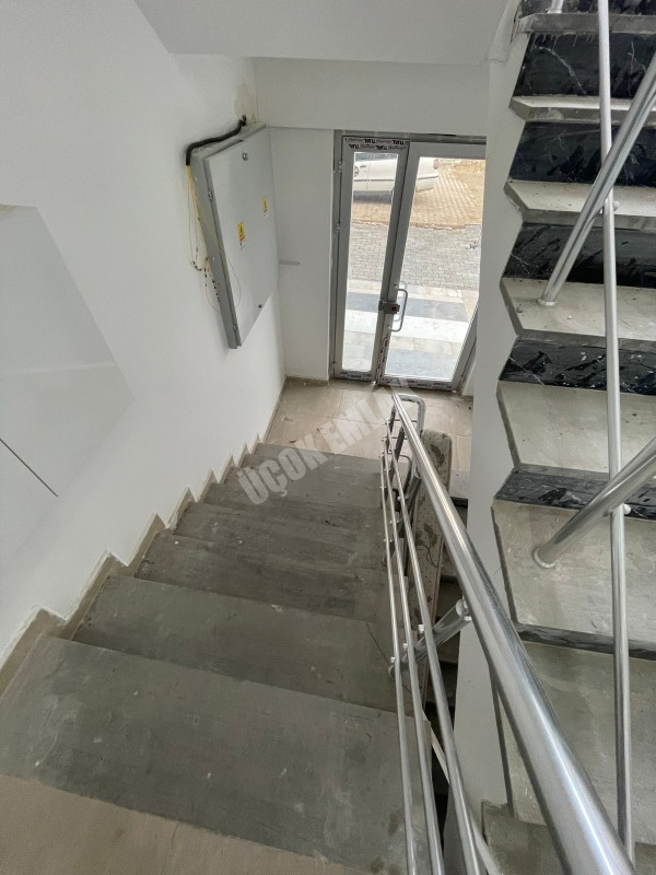 AFYON ÜÇOK EMLAKTAN MAREŞAL F ÇAKMAK MAH KİRALIK 3+1 SIFIR AYARINDA DAİRE