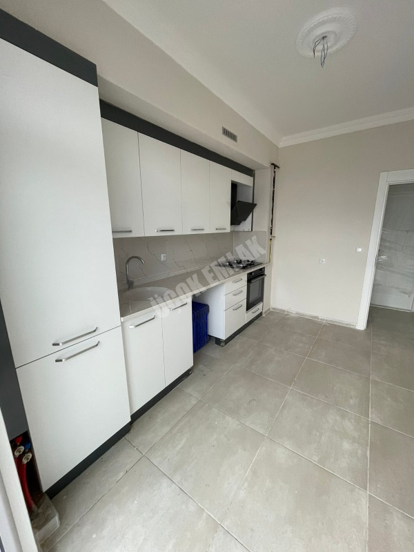 AFYON ÜÇOK EMLAKTAN MAREŞAL F ÇAKMAK MAH KİRALIK 3+1 SIFIR AYARINDA DAİRE