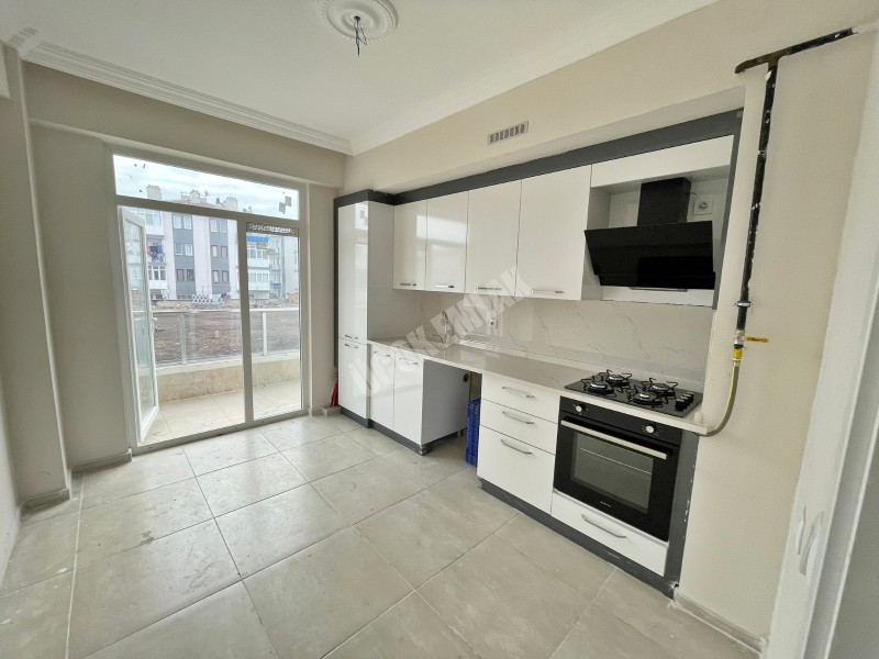 AFYON ÜÇOK EMLAKTAN MAREŞAL F ÇAKMAK MAH KİRALIK 3+1 SIFIR AYARINDA DAİRE