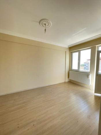 AFYON ÜÇOK EMLAKTAN MAREŞAL F ÇAKMAK MAH KİRALIK 3+1 TEMİZ BAKIMLI DAİRE