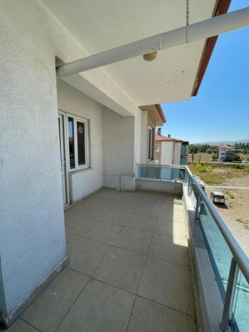 AFYON ÜÇOK EMLAKTAN MAREŞAL F ÇAKMAK MAH KİRALIK 3+1 TEMİZ BAKIMLI DAİRE