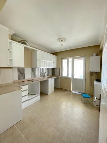 AFYON ÜÇOK EMLAKTAN MAREŞAL F ÇAKMAK MAH KİRALIK 3+1 TEMİZ BAKIMLI DAİRE