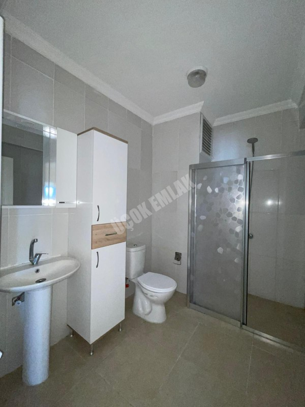 AFYON ÜÇOK EMLAKTAN MAREŞAL F ÇAKMAK MAH KİRALIK 3+1 TEMİZ BAKIMLI DAİRE