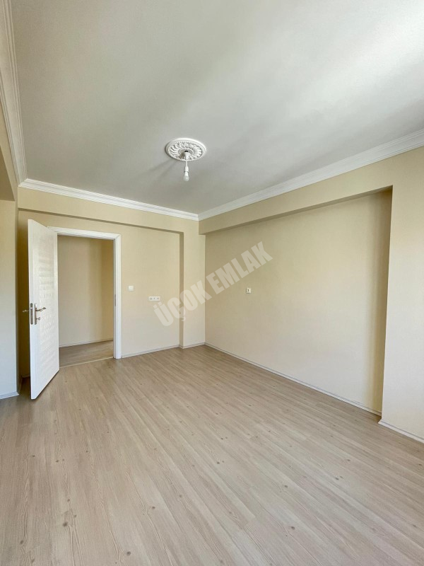 AFYON ÜÇOK EMLAKTAN MAREŞAL F ÇAKMAK MAH KİRALIK 3+1 TEMİZ BAKIMLI DAİRE