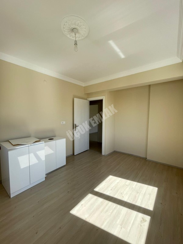 AFYON ÜÇOK EMLAKTAN MAREŞAL F ÇAKMAK MAH KİRALIK 3+1 TEMİZ BAKIMLI DAİRE