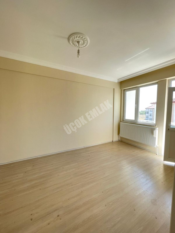 AFYON ÜÇOK EMLAKTAN MAREŞAL F ÇAKMAK MAH KİRALIK 3+1 TEMİZ BAKIMLI DAİRE