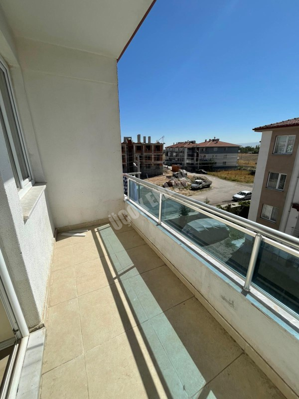 AFYON ÜÇOK EMLAKTAN MAREŞAL F ÇAKMAK MAH KİRALIK 3+1 TEMİZ BAKIMLI DAİRE