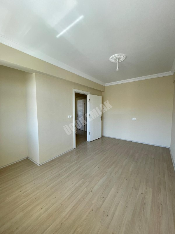 AFYON ÜÇOK EMLAKTAN MAREŞAL F ÇAKMAK MAH KİRALIK 3+1 TEMİZ BAKIMLI DAİRE