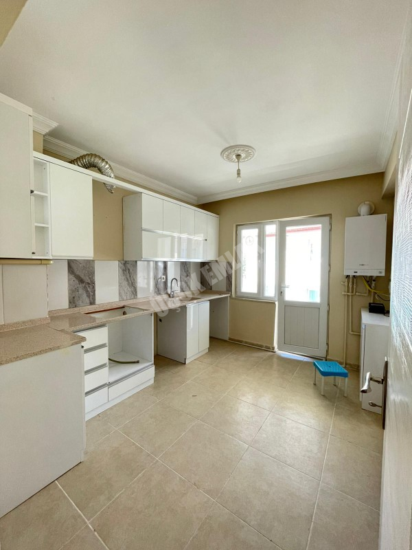 AFYON ÜÇOK EMLAKTAN MAREŞAL F ÇAKMAK MAH KİRALIK 3+1 TEMİZ BAKIMLI DAİRE