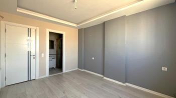 Elmas’tan Korukent’te Akdenizler Plaza’da Havuzlu Bağımsız 2+1