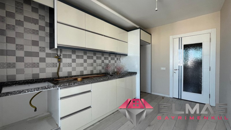 Elmas’tan Korukent’te Akdenizler Plaza’da Havuzlu Bağımsız 2+1