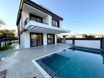 Didim'de Denize 500 Metre Mesafede Satılık Müstakil Villa