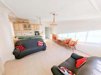 Didim Akdeniz Caddesinde İngiliz'den Satılık 3+1 Eşyalı Ev