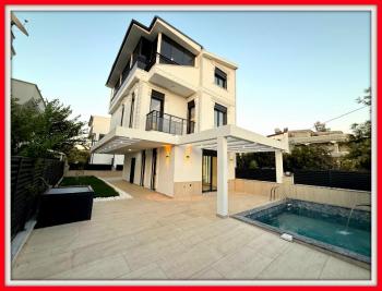 Didim'de Satılık 5+1 Havuzlu Villa