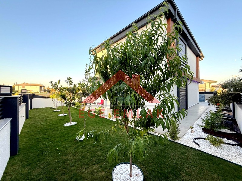 Didim'de Denize 500 Metre Mesafede Satılık Müstakil Villa