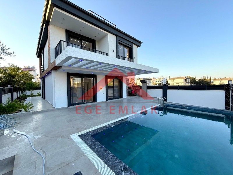 Didim'de Denize 500 Metre Mesafede Satılık Müstakil Villa