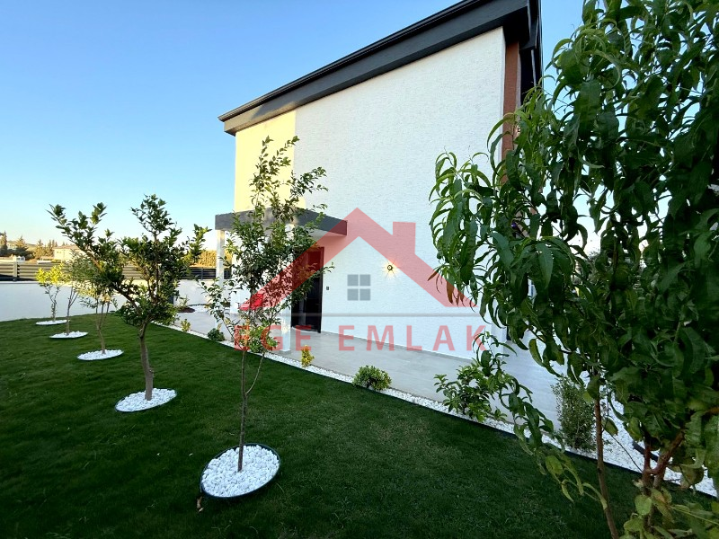 Didim'de Denize 500 Metre Mesafede Satılık Müstakil Villa