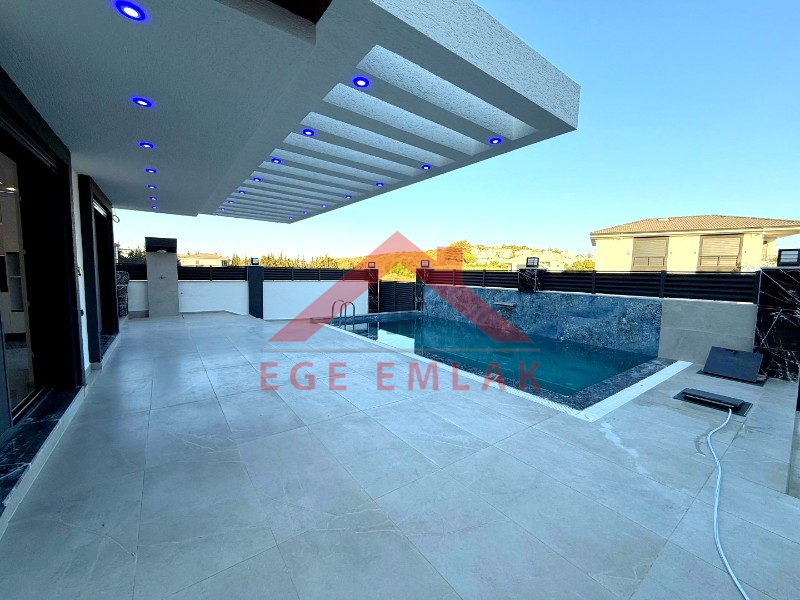 Didim'de Denize 500 Metre Mesafede Satılık Müstakil Villa