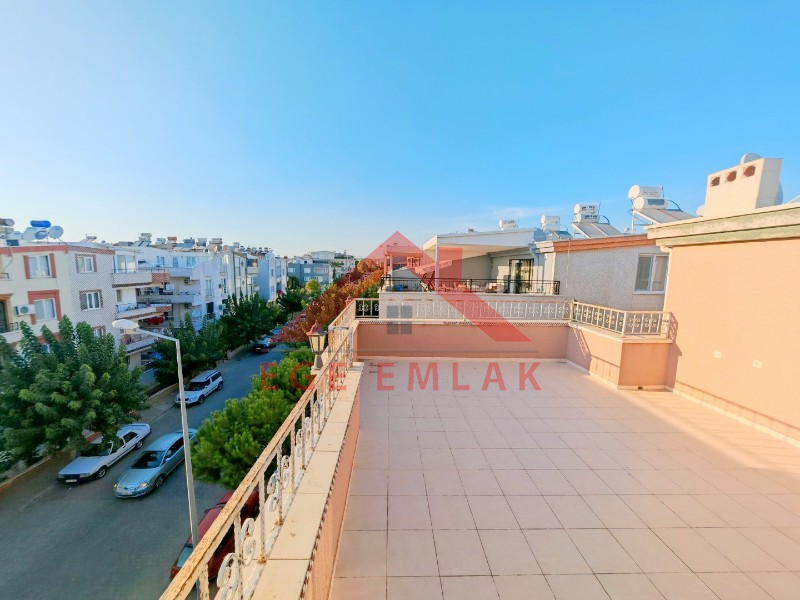 Didim Akdeniz Caddesinde İngiliz'den Satılık 3+1 Eşyalı Ev