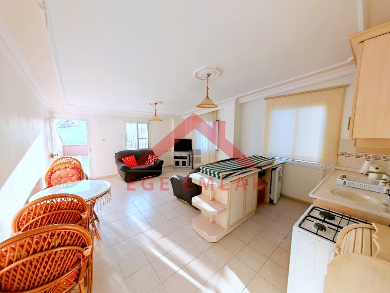 Didim Akdeniz Caddesinde İngiliz'den Satılık 3+1 Eşyalı Ev