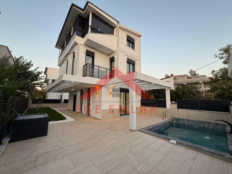 Didim'de Satılık 5+1 Havuzlu Villa