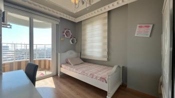 Elmas'tan Cumhuriyet'te Panaromik Deniz Manzarasıyla Ferah 3+1