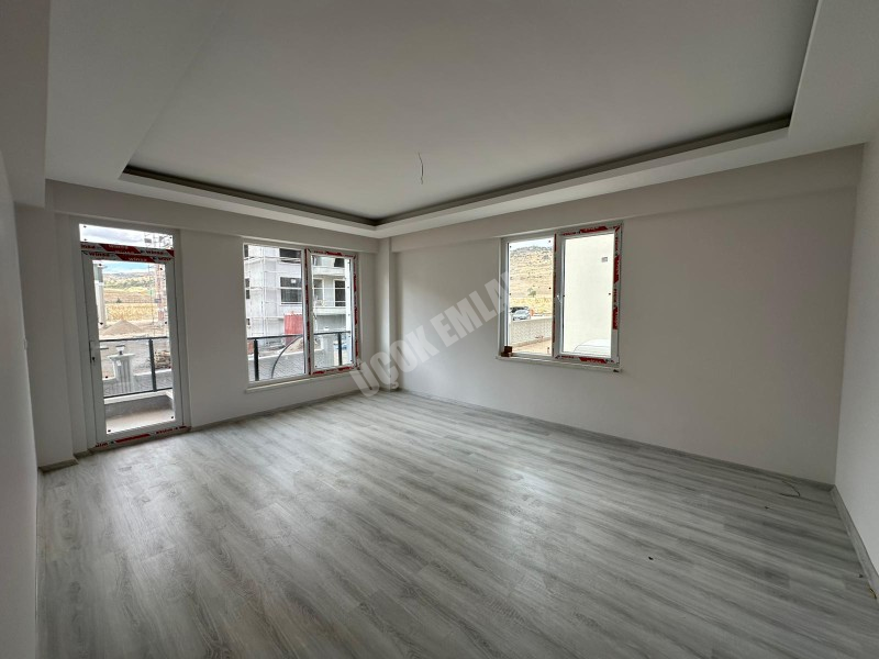 AFYON ÜÇOK EMLAKTAN KANLICA MAH SIFIR 3+1 LÜX KONUMU GÜZEL DAİRE