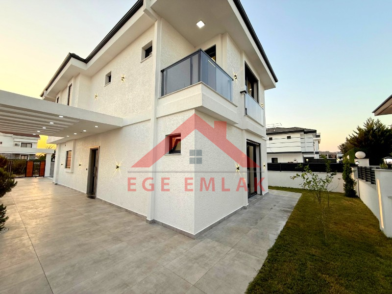 Didim'de Satılık Tam Müstakil 4+1 Villa