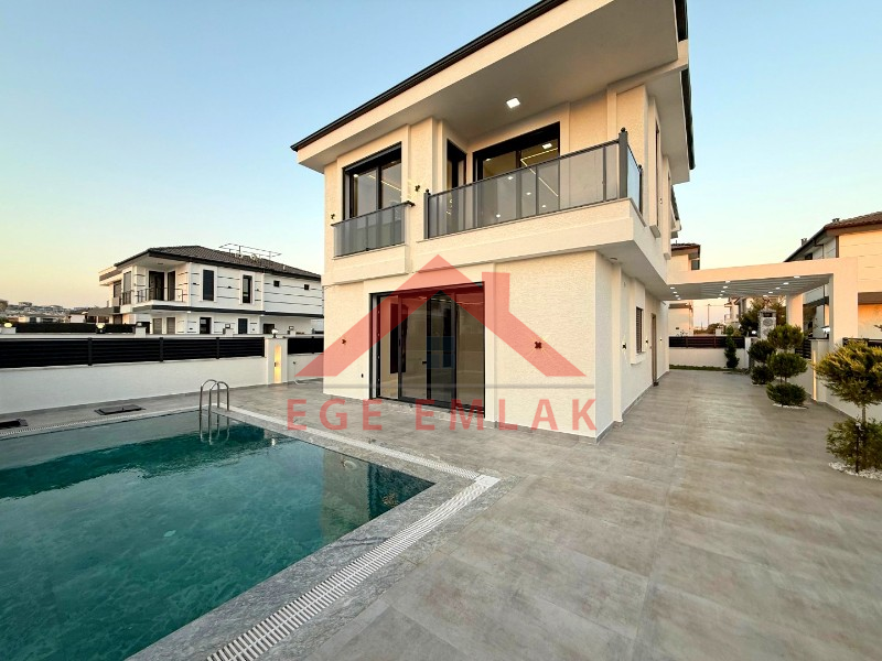 Didim'de Satılık Tam Müstakil 4+1 Villa