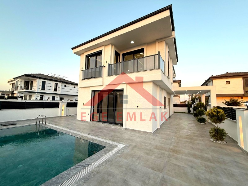 Didim'de Satılık Tam Müstakil 4+1 Villa