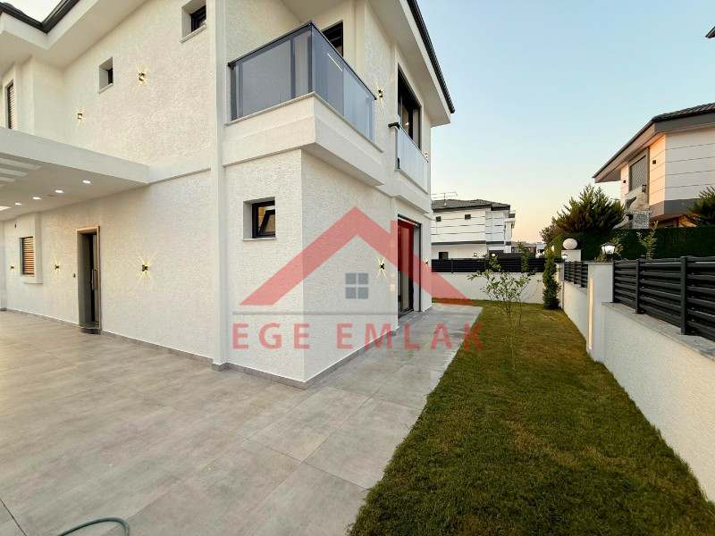 Didim'de Satılık Tam Müstakil 4+1 Villa
