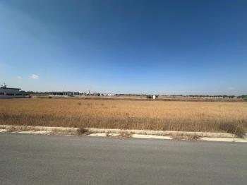 MAĞUSA MUTLUYAKA'DA SATILIK ARSA