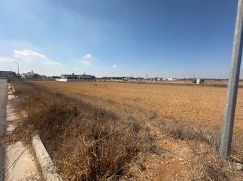 MAĞUSA MUTLUYAKA'DA SATILIK ARSA
