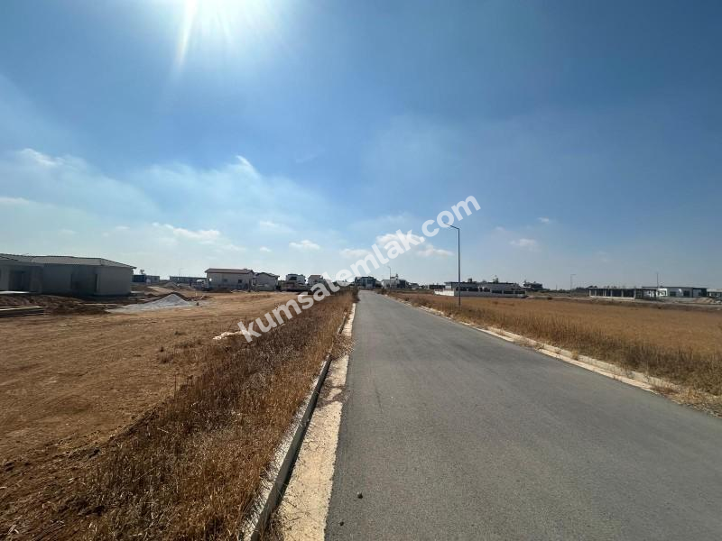 MAĞUSA MUTLUYAKA'DA SATILIK ARSA