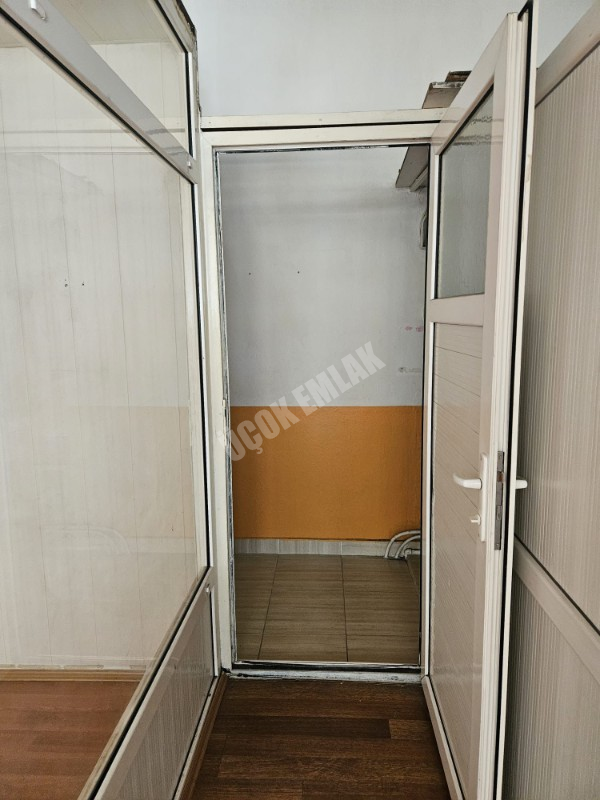 AFYON ÜÇOK EMLAKTAN CUMHURİYET MAH KİRALIK GENİŞ DÜKKAN