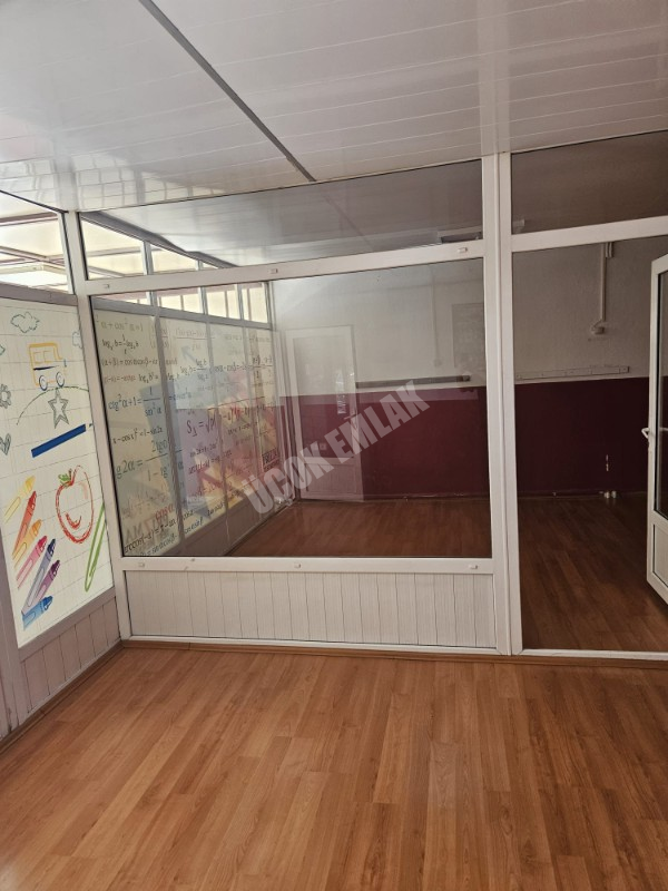 AFYON ÜÇOK EMLAKTAN CUMHURİYET MAH KİRALIK GENİŞ DÜKKAN