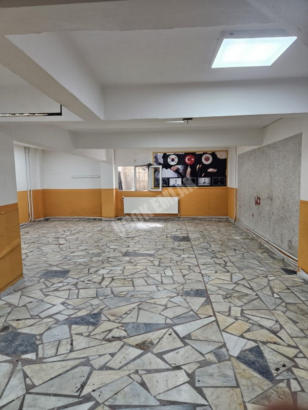 AFYON ÜÇOK EMLAKTAN CUMHURİYET MAH KİRALIK GENİŞ DÜKKAN