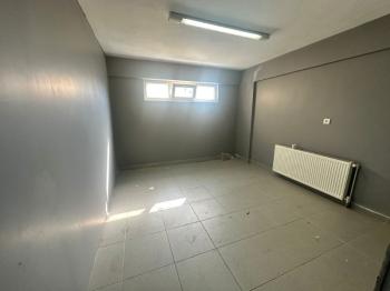 ÇARŞI MERKEZDE SATILIK GENİŞ CEPHELİ İŞYERİ