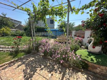 PAZARCIK MAHALLESİNDE SATILIK MÜSTAKİL EV