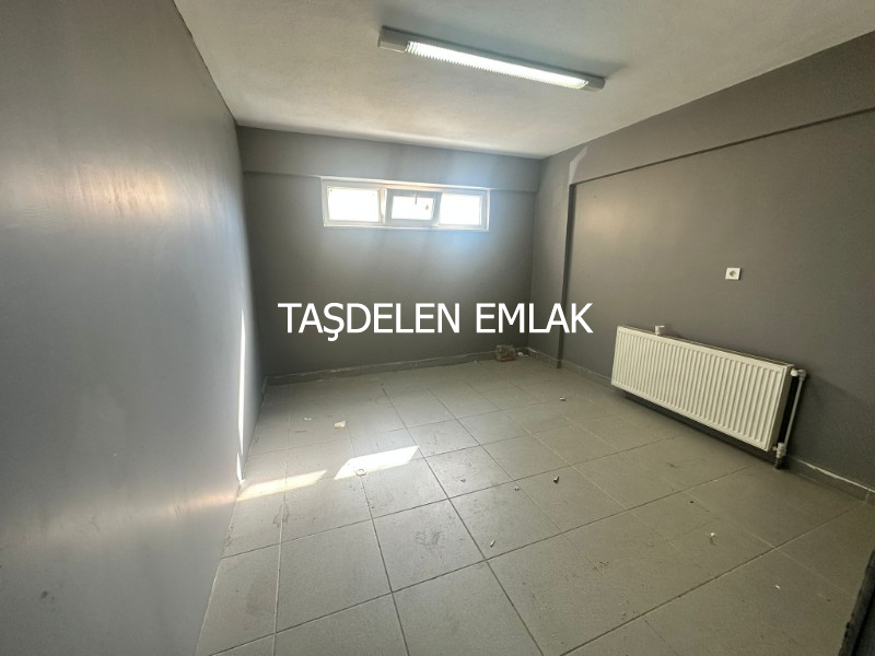 ÇARŞI MERKEZDE SATILIK GENİŞ CEPHELİ İŞYERİ