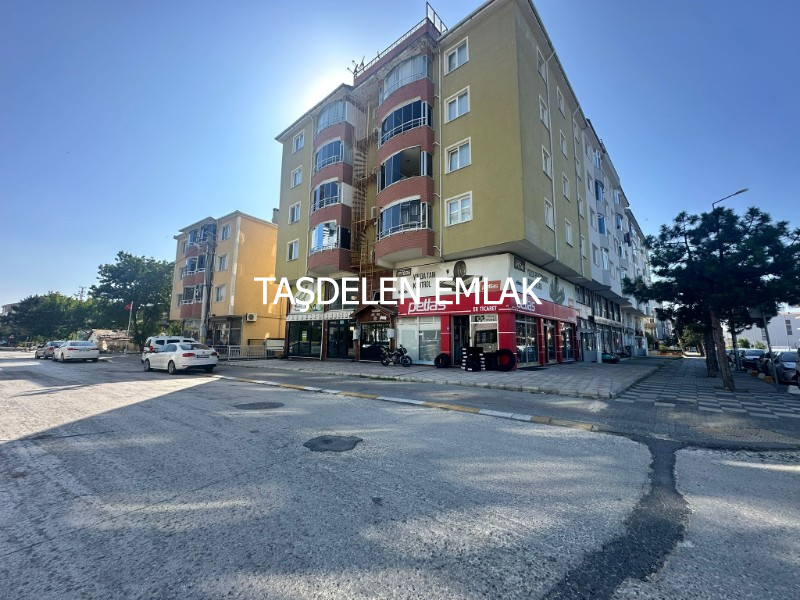 ÇARŞI MERKEZDE SATILIK GENİŞ CEPHELİ İŞYERİ