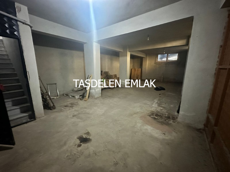 ÇARŞI MERKEZDE SATILIK GENİŞ CEPHELİ İŞYERİ