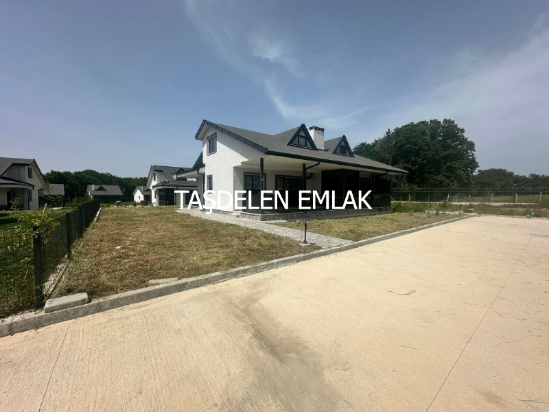 VEFA EVLERİ SİTESİNDE KİRALIK VİLLA