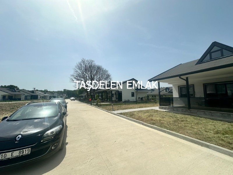 VEFA EVLERİ SİTESİNDE KİRALIK VİLLA