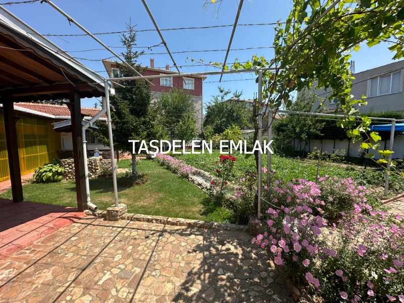 PAZARCIK MAHALLESİNDE SATILIK MÜSTAKİL EV