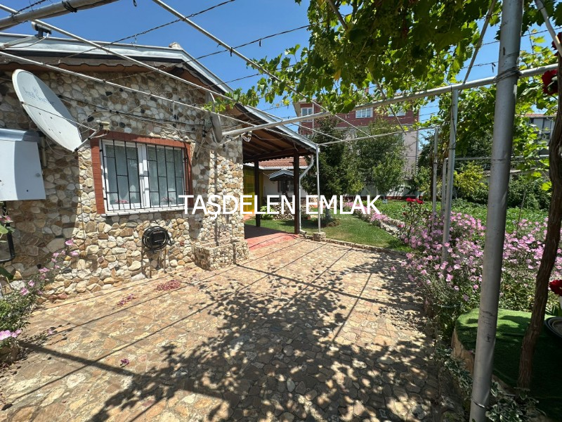 PAZARCIK MAHALLESİNDE SATILIK MÜSTAKİL EV