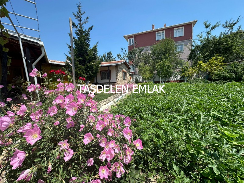 PAZARCIK MAHALLESİNDE SATILIK MÜSTAKİL EV