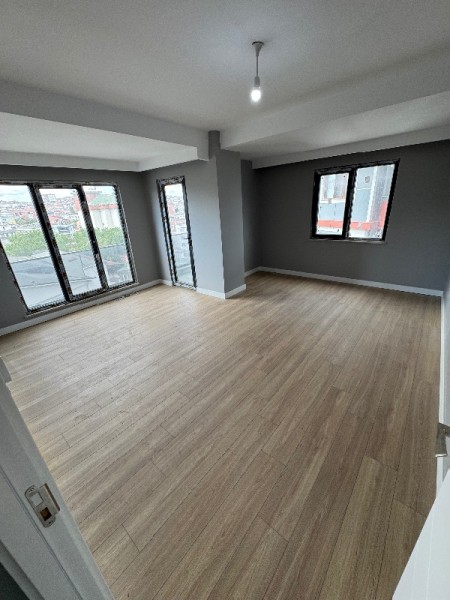 Çırçır Metro'ya 5 Dk Otoparklı Bina'da 3.Kat Balkonlu Sıfır Satılık Daire