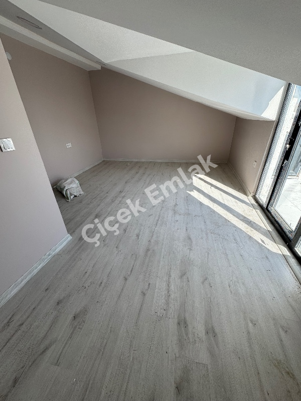 Akşemsettin Mahallesi Metro'ya 5 Dk 4+1 Sıfır Satılık Dubleks